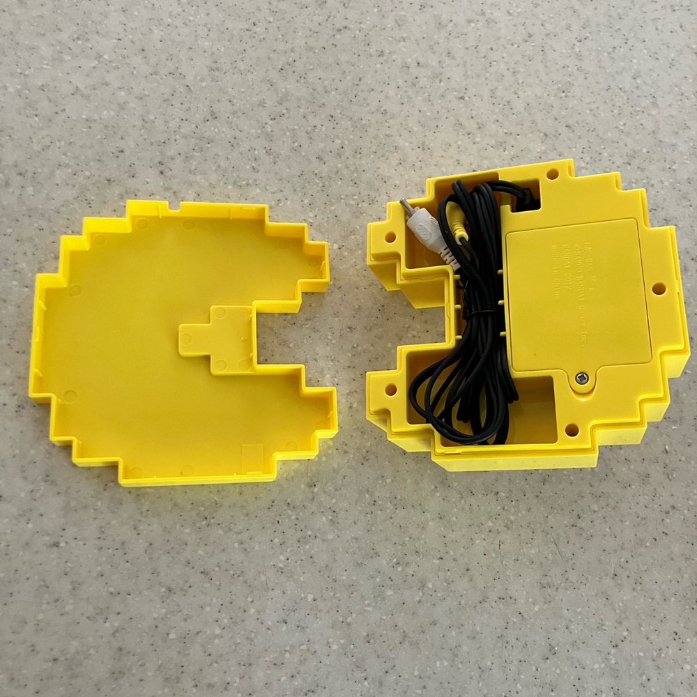 Pac Man Connect & Play Handheld Electronic Video Game NO BOX/INSTRUCTIONS - Picture 2 of 6
